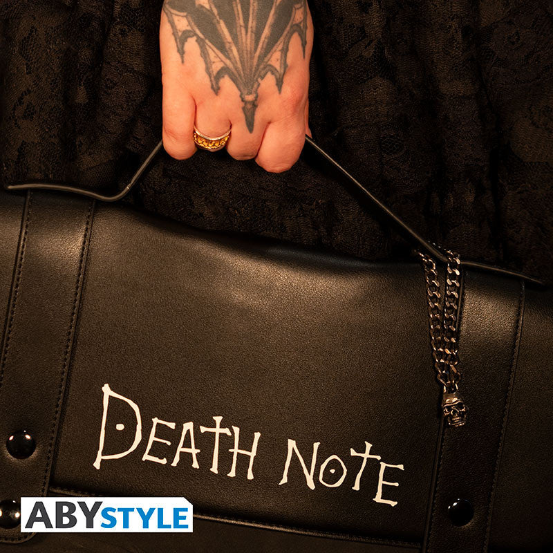 Close zwarte Death Note tas detail voor de doodshoofd hanger
